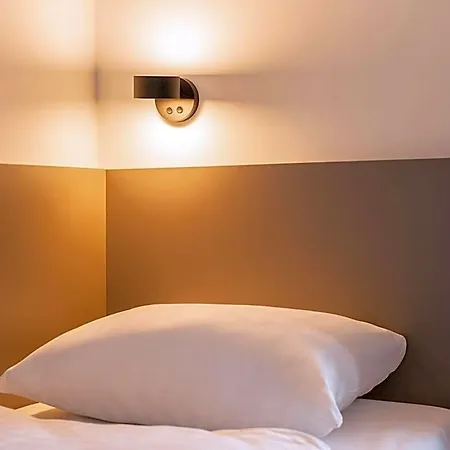 Erlangen-tennenlohe 3*
